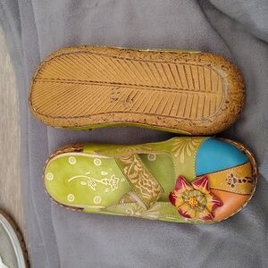 Beautiful Mule Slide on shoes Size 39.